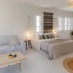 Scorpios Santorini 4* モノリソス