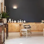 Scorpios Santorini ホテル 4*