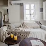 Scorpios Santorini ホテル 4*