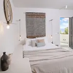 Scorpios Santorini モノリソス