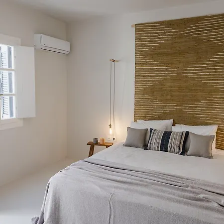 Scorpios Santorini مونوليثوس