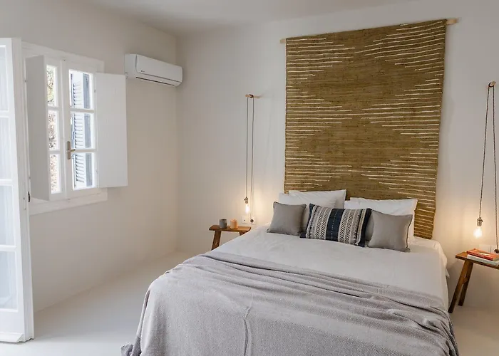 Scorpios Santorini Μονόλιθος