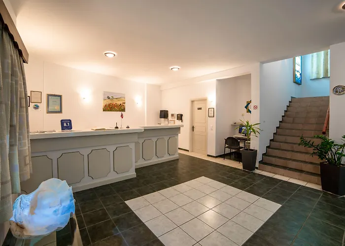 Scorpios Santorini Monolithos (Santorini)