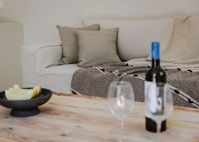 Scorpios Santorini 4* Monolitos